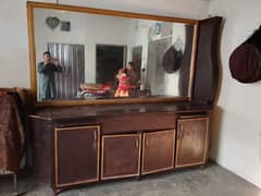 Beauty Poler mirror table