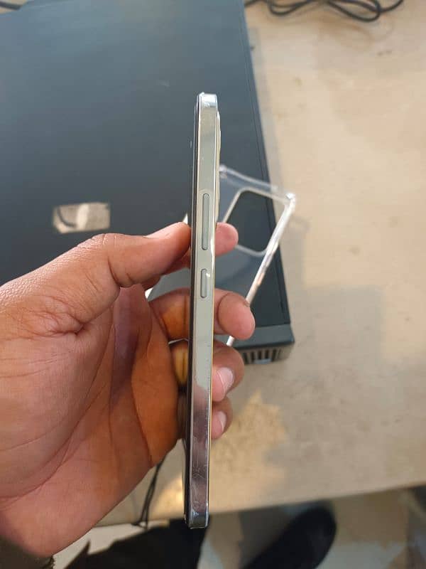 vivo v25e for sale in good ondition 2