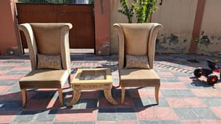 2 long chairs sofa velvet  bohat km use hwi with center table