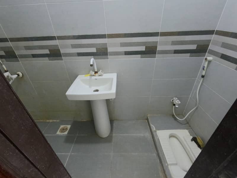 700 Square Feet Flat For Sale In Jamshed Town 13