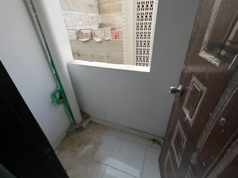 700 Square Feet Flat For Sale In Jamshed Town 16