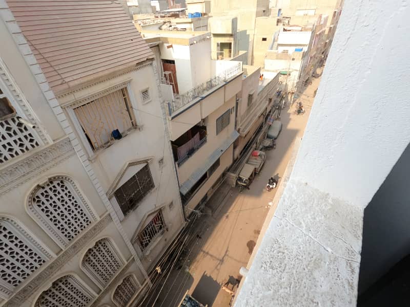 700 Square Feet Flat For Sale In Jamshed Town 17