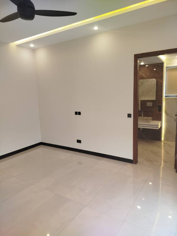 10 Marla Full House for Rent in DHA Phase 3 Prime Location 4