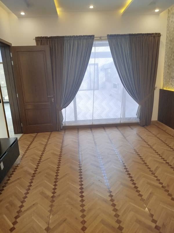 10 Marla Full House for Rent in DHA Phase 3 Prime Location 7