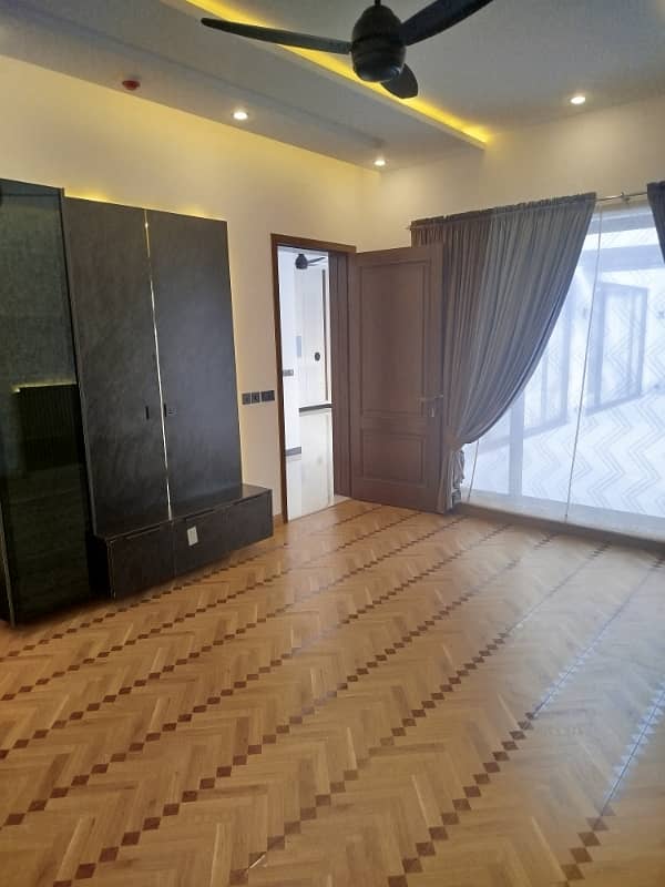 10 Marla Full House for Rent in DHA Phase 3 Prime Location 8