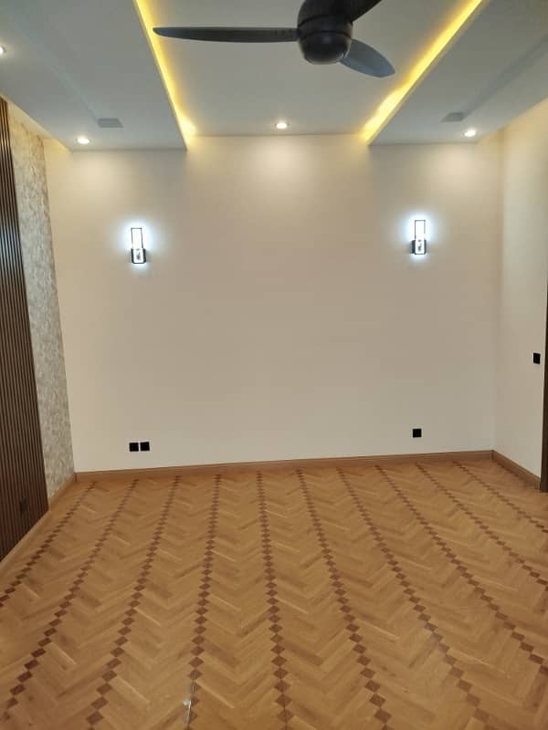 10 Marla Full House for Rent in DHA Phase 3 Prime Location 9