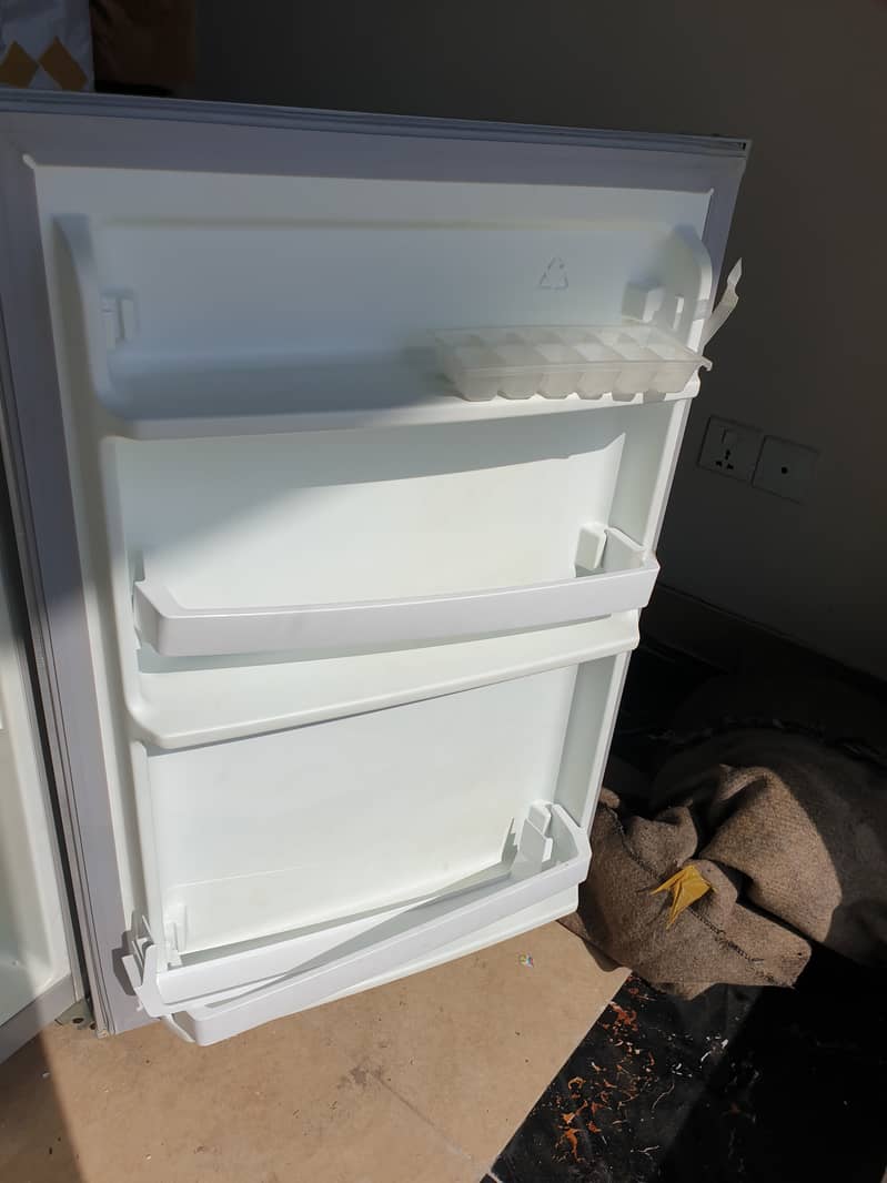 4 Cubic Foot Fridge 8