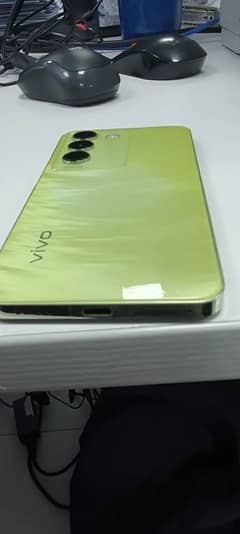 Vivo y100 8+8 128 Memory