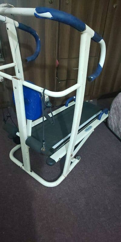 treadmill for sell in good comdition 3