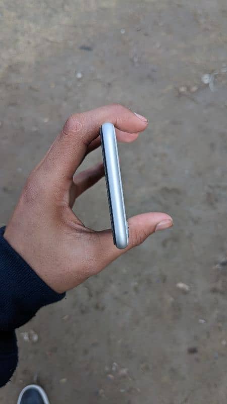 iphone SE 2020  brand new 3