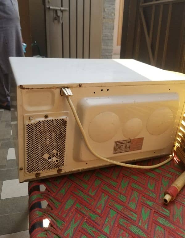 Full size Dawlance microwave 1