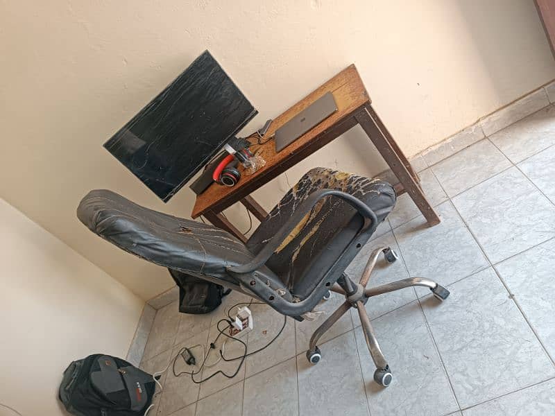 Computer table and chair 0