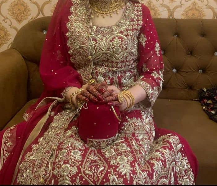 red lehnga 0