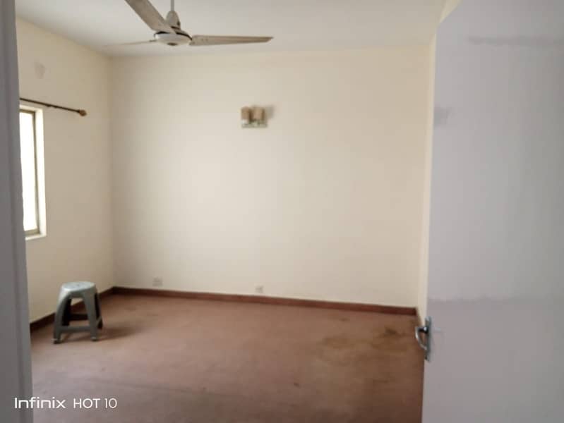 3 Bed Drawing & Dining 4th Floor Without Elevators Available On Rent At Main Bahadurabad 7