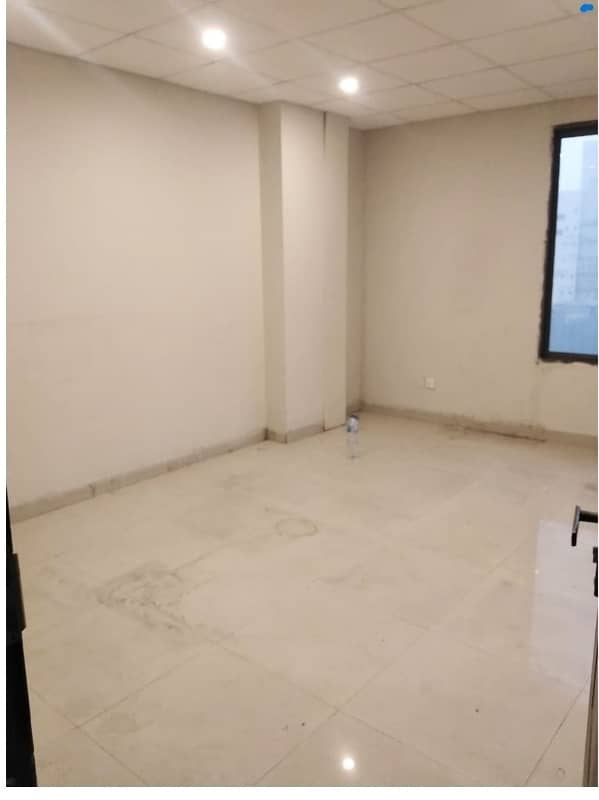 Area 330 SqFt Office For Sale Monthly Rental income 35000 in Main Boulevard Gulberg 3 Lahore 4