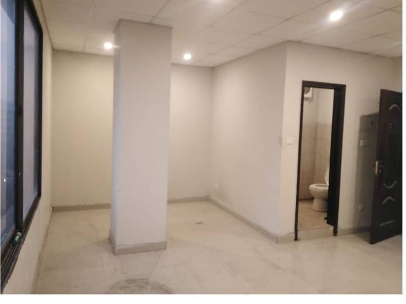 Area 330 SqFt Office For Sale Monthly Rental income 35000 in Main Boulevard Gulberg 3 Lahore 6