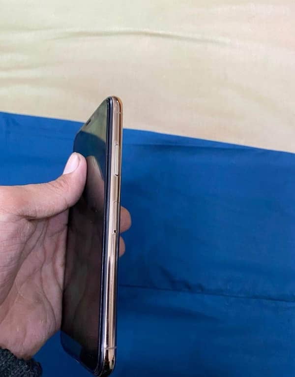 I phone xs gold color non pta 4 month sim time available 2