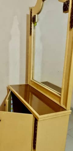 Cupboards & Dressing table on reliable rate