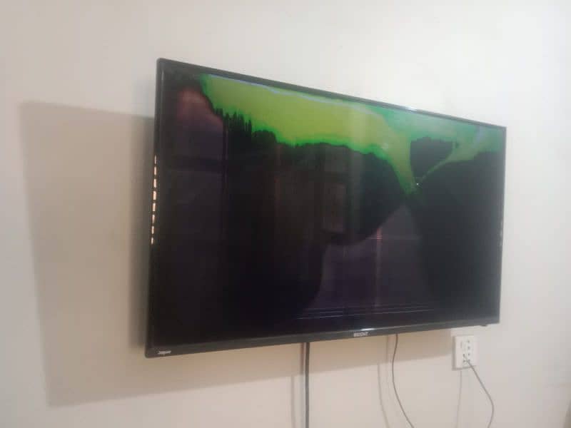 41" Orient Jaguar LED TV. panel broken. All OK 03458038546 WhatsApp 2