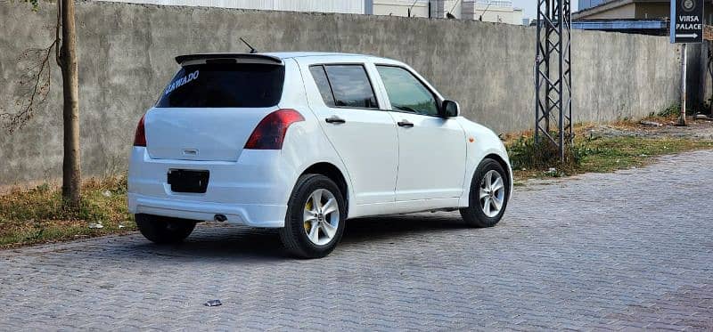 Suzuki Swift 2012 1