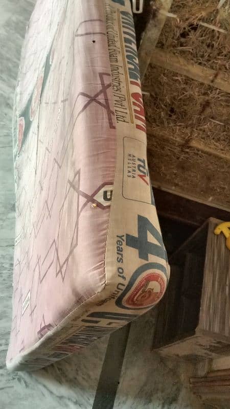 2 single bed mattress, universal compn 5