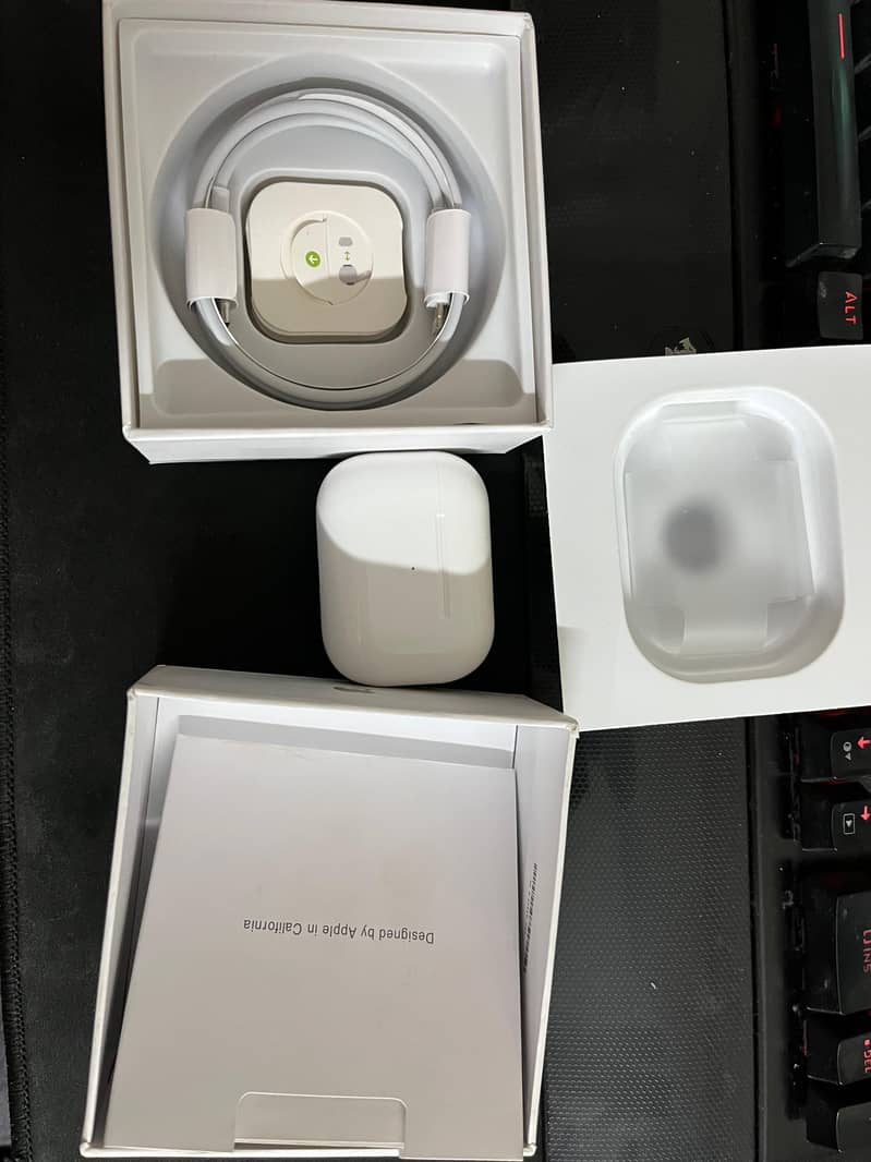 AirPods Pro with MagSafe Charging Case 0