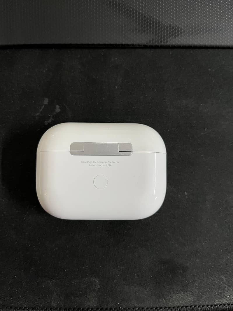 AirPods Pro with MagSafe Charging Case 4