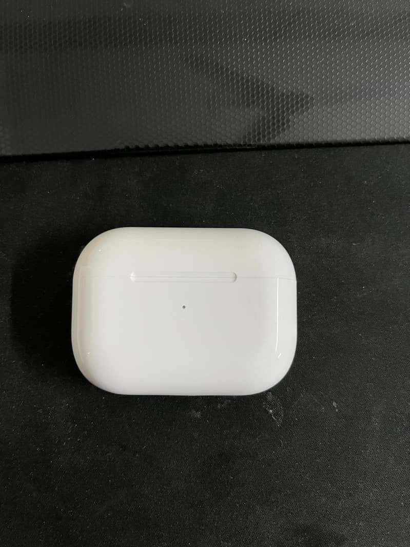 AirPods Pro with MagSafe Charging Case 5