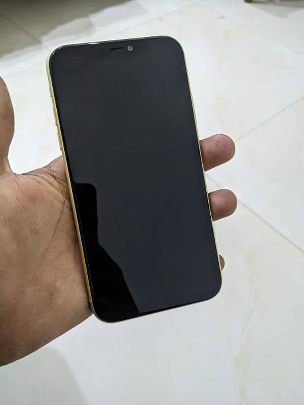 iphone 11 128gb factory unlocked all ok contact 031860/3087 3