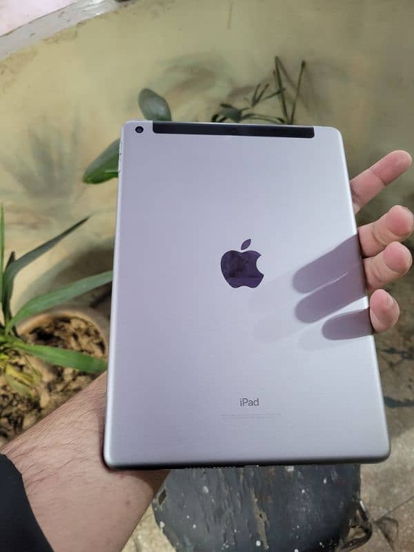 iPad 5th Generation 32 GB 0