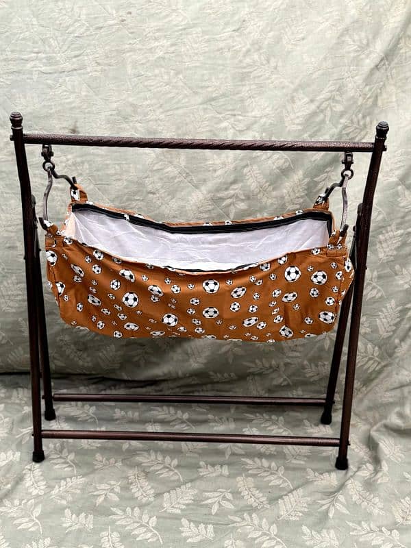 Cradle swing for babies. 4 sal tak k bache ke liye Jhoola 2
