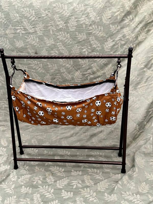Cradle swing for babies. 4 sal tak k bache ke liye Jhoola 3