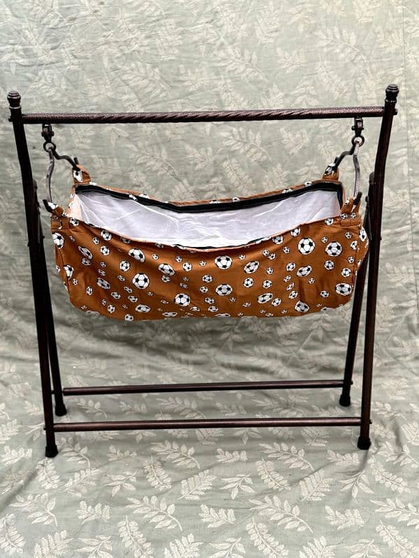Cradle swing for babies. 4 sal tak k bache ke liye Jhoola 7