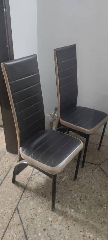 Dining Table and 4 chairs, best condition, urgent sell 2