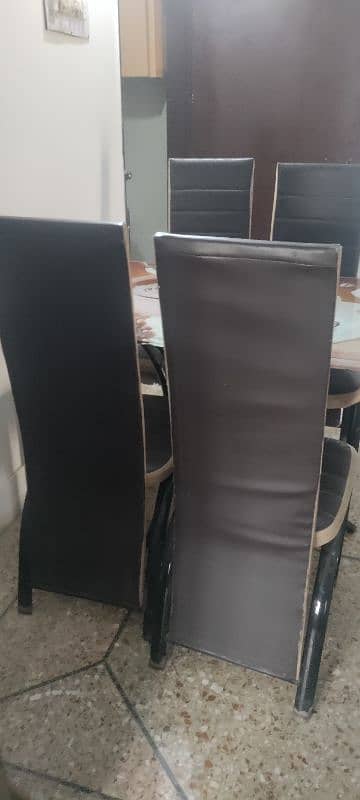 Dining Table and 4 chairs, best condition, urgent sell 4