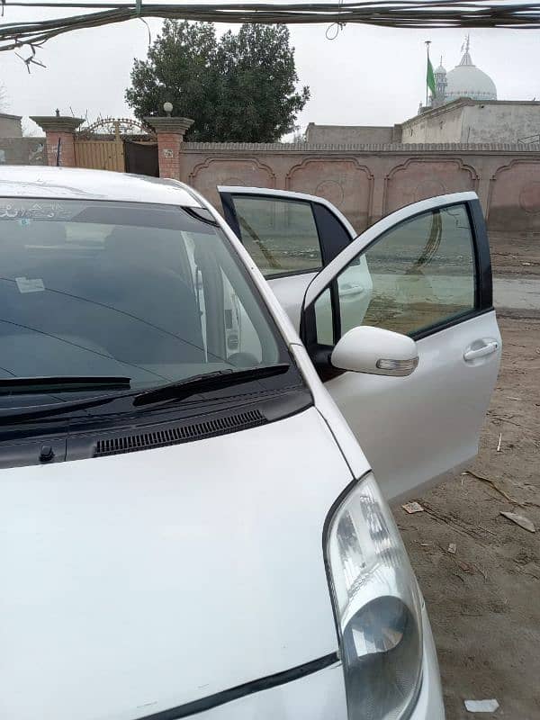 Toyota Vitz 2005 4