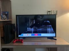 Samsung 32" HD Smart TV N5300 Series 5 (Display Damaged)