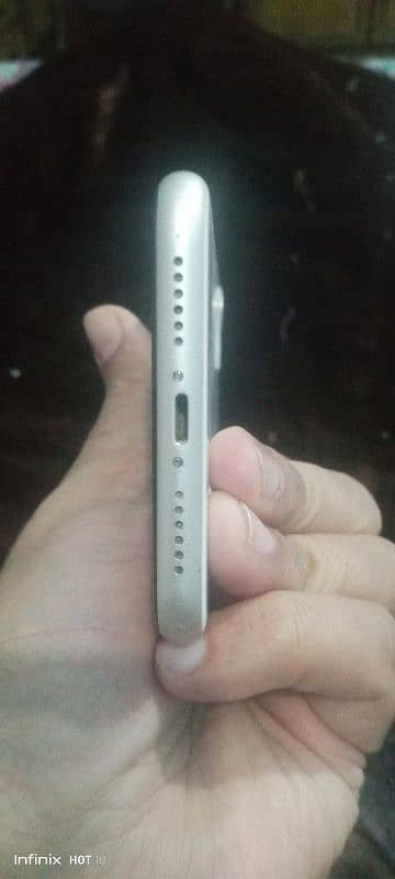 IPhone 11 64 GB Non PTA 3