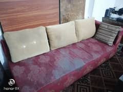 3 seater sofa set couch style with 3 cushions in good condition