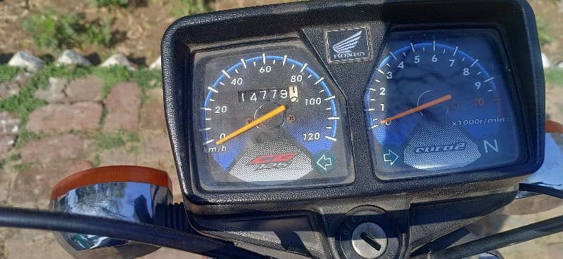 Honda Motor Cycle 125 in Lush Condition 1