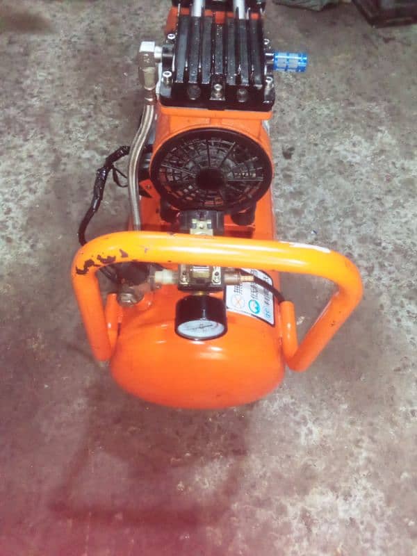 Air compressor in good condition 2