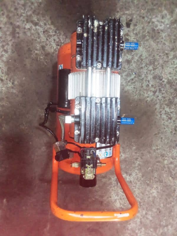 Air compressor in good condition 4