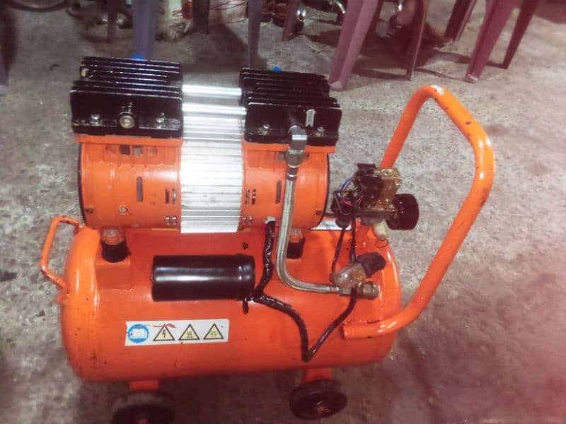 Air compressor in good condition 6