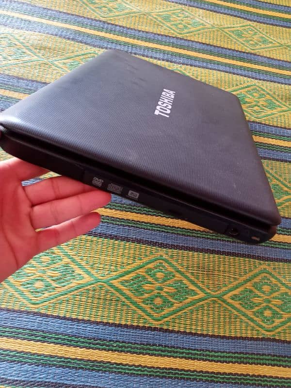 Toshiba laptop urgently sell 1