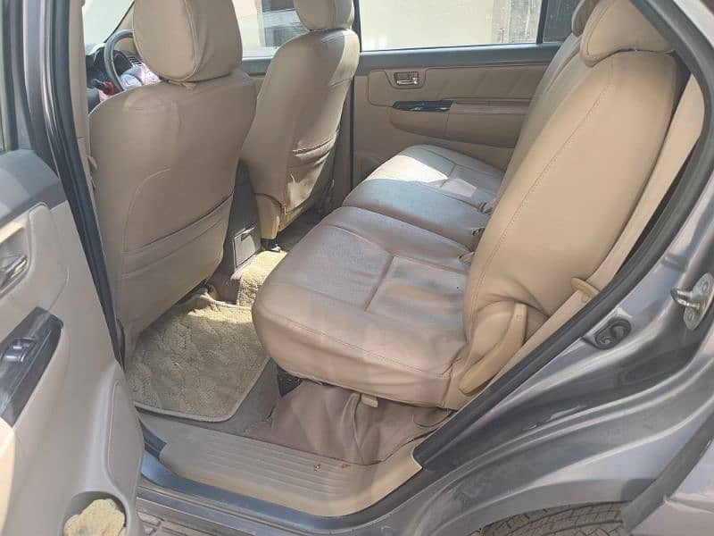 Toyota Fortuner - Full Original 16