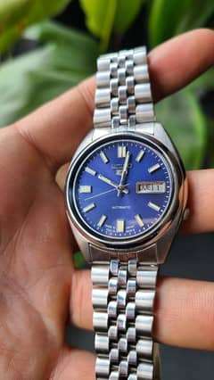 Seiko 5 blue l, red , black, salmon watch new