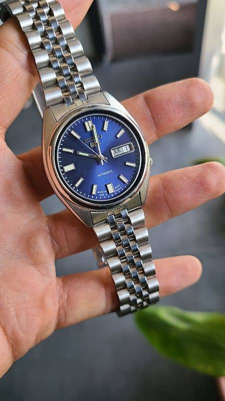 Seiko 5 blue, red , black, salmon watch new 2