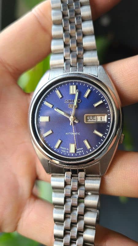 Seiko 5 blue, red , black, salmon watch new 15