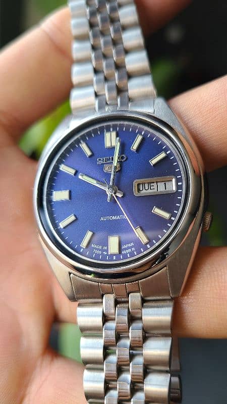 Seiko 5 blue, red , black, salmon watch new 11