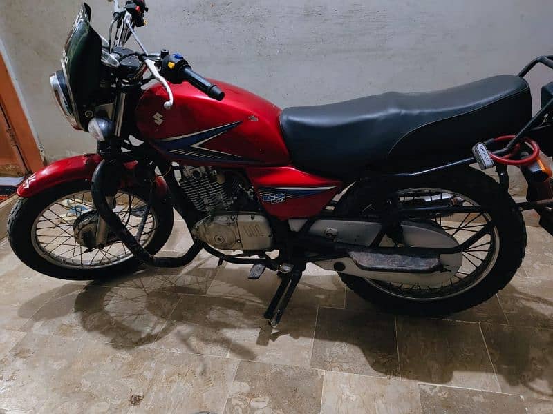 Suzuki GS 150  2015 13